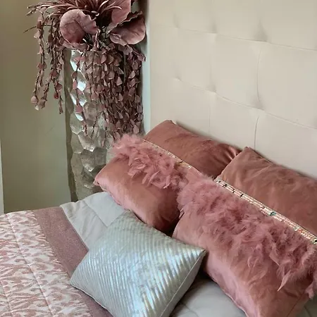 Tasteful And Elegant In Appartamento